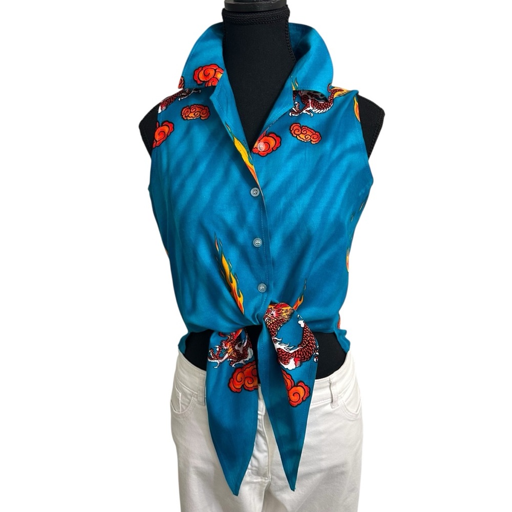 Maui Tom’s Vibrant Aqua Sleeveless Blouse with Fire Dragon Print size M